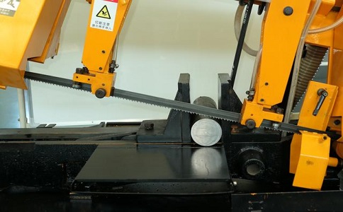 浠水数控带锯床自动送料精度会出现偏差吗？